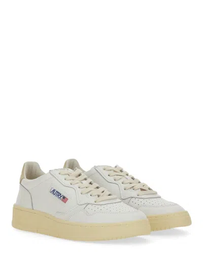 Autry 'medalist' White Low Top Sneakers With Contrasting Heel Tab In Neutral