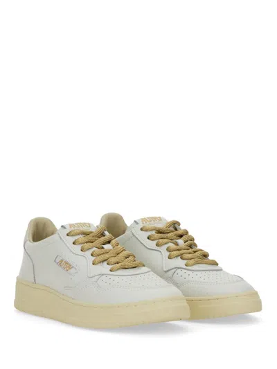 Autry Medalist Low-top Sneakers In Neutral