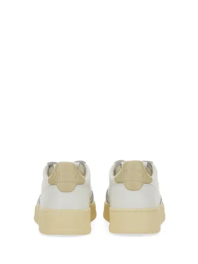 Autry 'medalist' White Low Top Sneakers With Contrasting Heel Tab In Neutral
