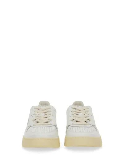 Autry 'medalist' White Low Top Sneakers With Contrasting Heel Tab In Neutral