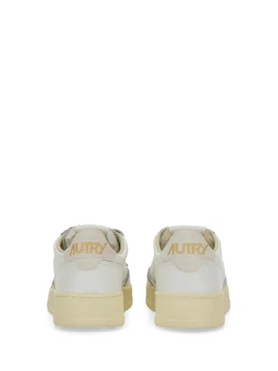 Autry Medalist Low-top Sneakers In Neutral