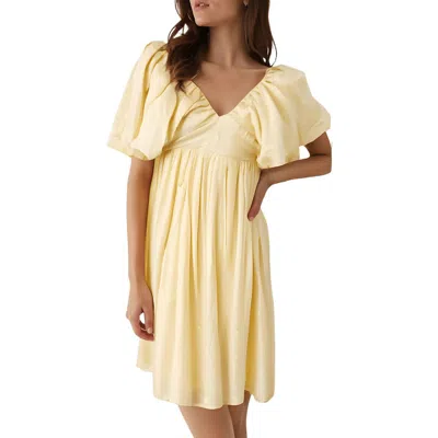 Moon River Womens Pleated Viscose Babydoll Dress In Yellow