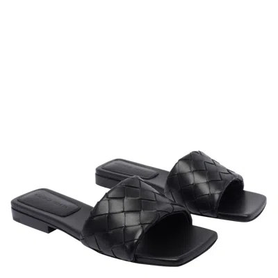 Bottega Veneta Flat Sandals With Intrecciato Leather Strap In Brown