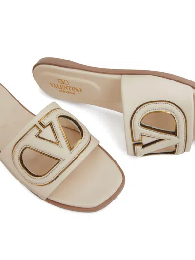 Valentino Vlogo Signature Flat Leather Sandals In Neutral