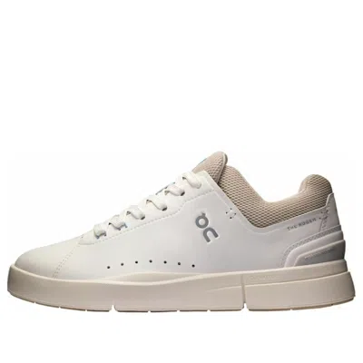 On The Roger Advantage Sneakers In White