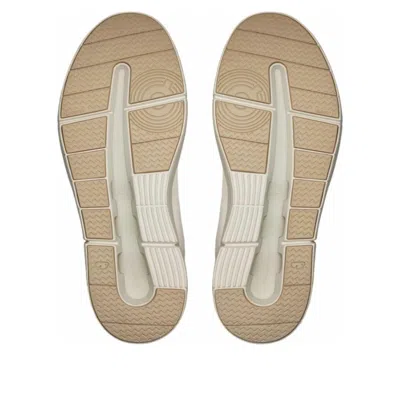 On The Roger Advantage Sneakers In White