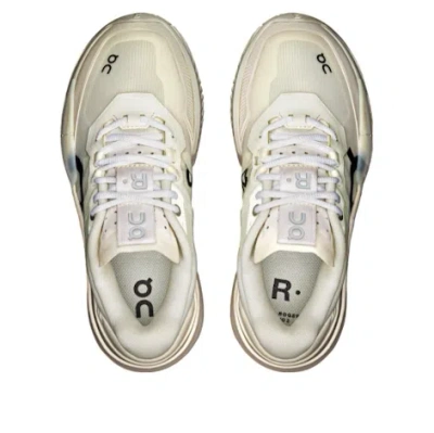 On (wmns)  Running The Roger Pro 2 'all White'