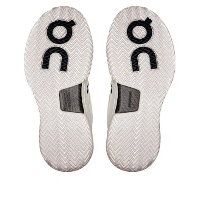 On (wmns)  Running The Roger Pro 2 'all White'