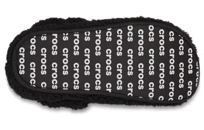 Crocs Unisex Classic Cozzzy Slipper In Black