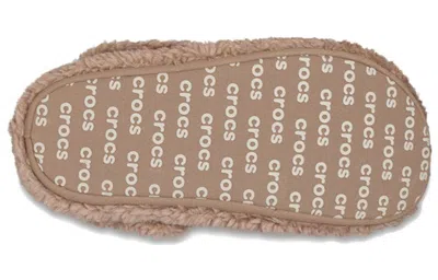 Crocs Classic Cozzzy Slipper In Mushroom