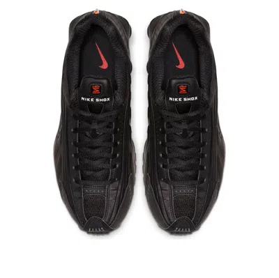 Nike Shox R4 Sneakers In Black