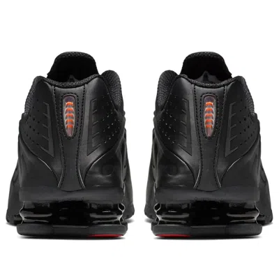 Nike Shox R4 Sneakers In Black