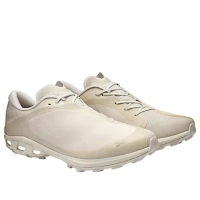 On Cloudventure Peak Sneakers In White