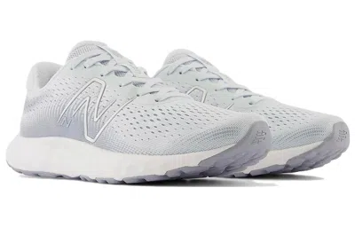 New Balance Women's 520v8