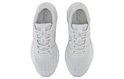 New Balance Women's 520v8