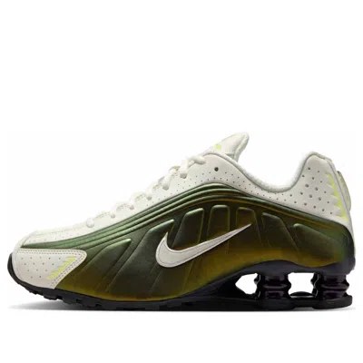 Nike (wmns)  Shox R4 'sail Light Lemon Twist' In Green