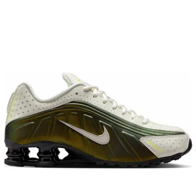 Nike (wmns)  Shox R4 'sail Light Lemon Twist' In Green