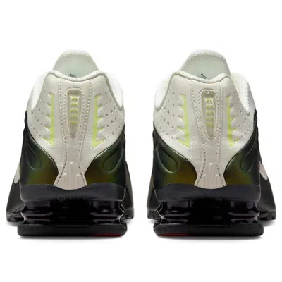 Nike (wmns)  Shox R4 'sail Light Lemon Twist' In Green
