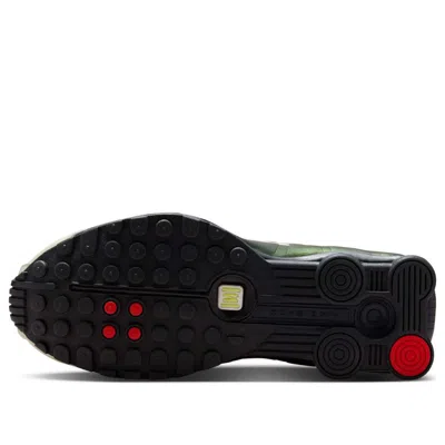 Nike (wmns)  Shox R4 'sail Light Lemon Twist' In Green