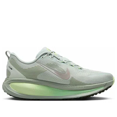 Nike Vomero 18 Running Shoe In Multi