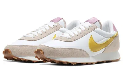 Nike (wmns)  Daybreak 'fossil Stone Saffron Quartz' In White