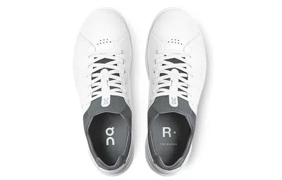 On Running The Roger Advantage Sneaker In White
