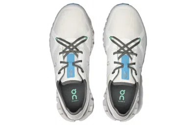 On Round Head Low-cut Sneakers In White