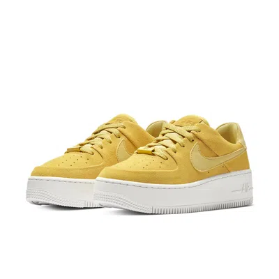 Nike (wmns)  Air Force 1 Sage Low 'celery' In Yellow