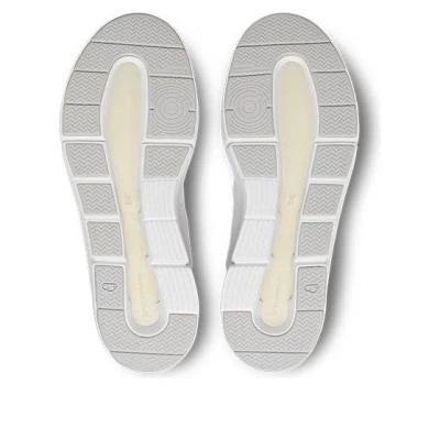 On Running (wmns)  The Roger Advantage 'white Tempest'