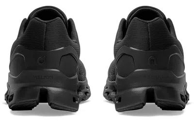 On (wmns)  Running Cloudstratus 'black'