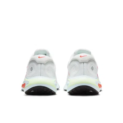 Nike Journey Run Sneakers In White And Crimson In Gray