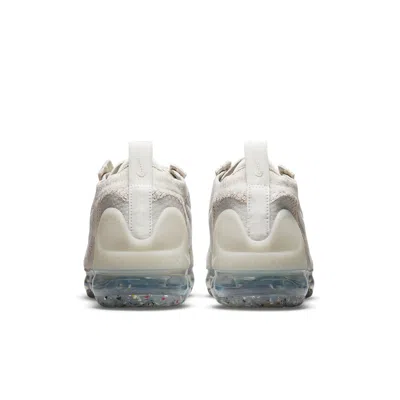 Nike (wmns)  Air Vapormax 2021 Flyknit 'light Bone' In Gray
