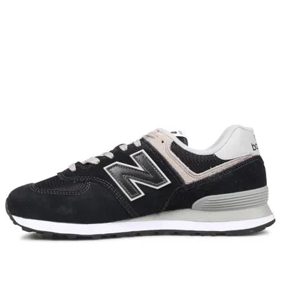 New Balance Panel-detail Logo Patch Sneakers In Black
