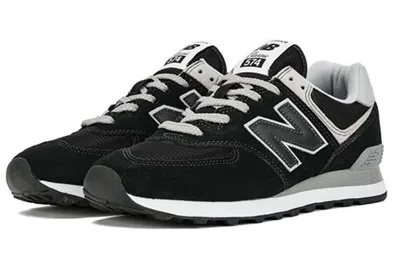 New Balance Panel-detail Logo Patch Sneakers In Black