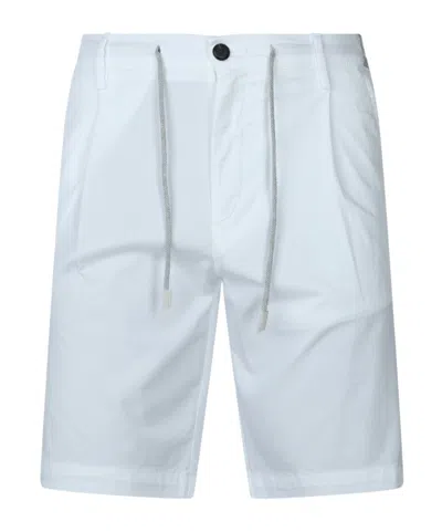 Eleventy Belt Loop Shorts In Blue