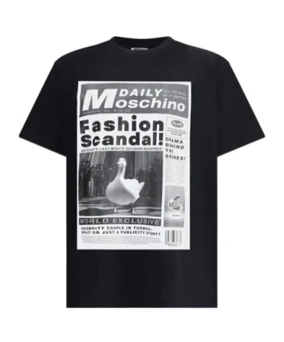 Moschino T-shirt Whit Maxi Print In Black