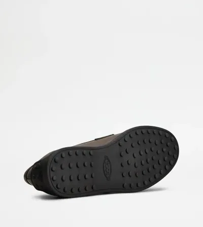 Tod's Round Toe Loafers In Brown