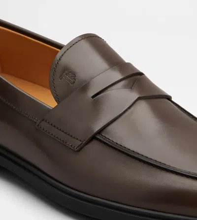 Tod's Round Toe Loafers In Brown