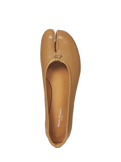 Maison Margiela Tabi Ballet Shoes In Neutral