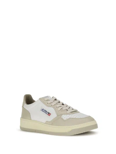 Autry Medalist Low Sneakers In Neutral