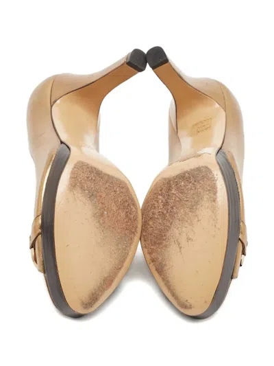 Pre-owned Gucci 95mm Horsebit-detail Peep-toe Pumps In Gold