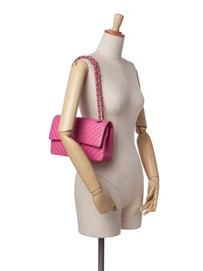 Pre-owned Chanel 2015-2016 Medium Classic Chevron Lambskin Double Flap Shoulder Bag In Pink