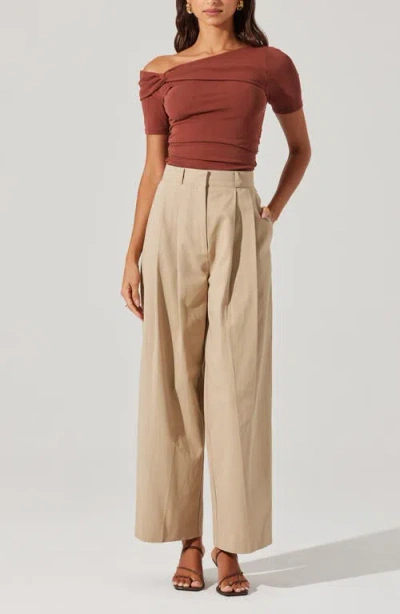 Astr The Label Saylah One-shoulder Stretch Cotton Top In Brown