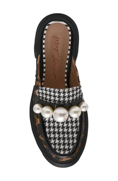 Betsey Johnson Haizel Lug Sole Mule
