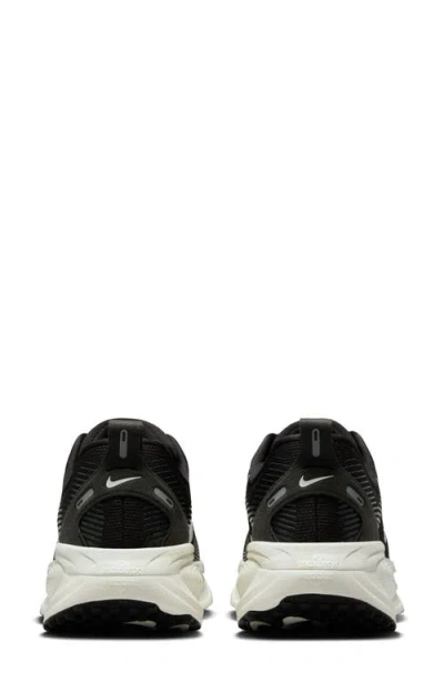 Nike Vomero 18 Running Shoe