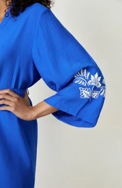 Etam Beste Crinkled Robe In Blue