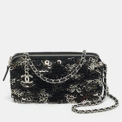 Pre-owned Chanel Black Leather And Sequins Double Zip Chain Clutch