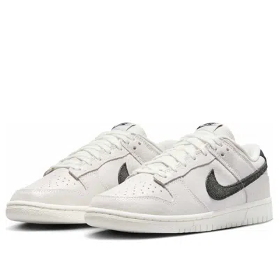 Nike Dunk Low Retro Se Sneakers In White