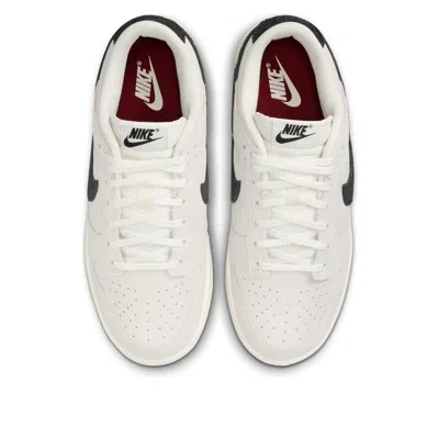 Nike Dunk Low Retro Se Sneakers In White