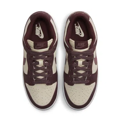 Nike Wmns Dunk Low Sneakers Coconut Milk / Plum Eclipse In Multi